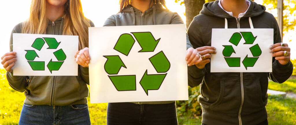 Environmental volunteers reducing carbon footprint